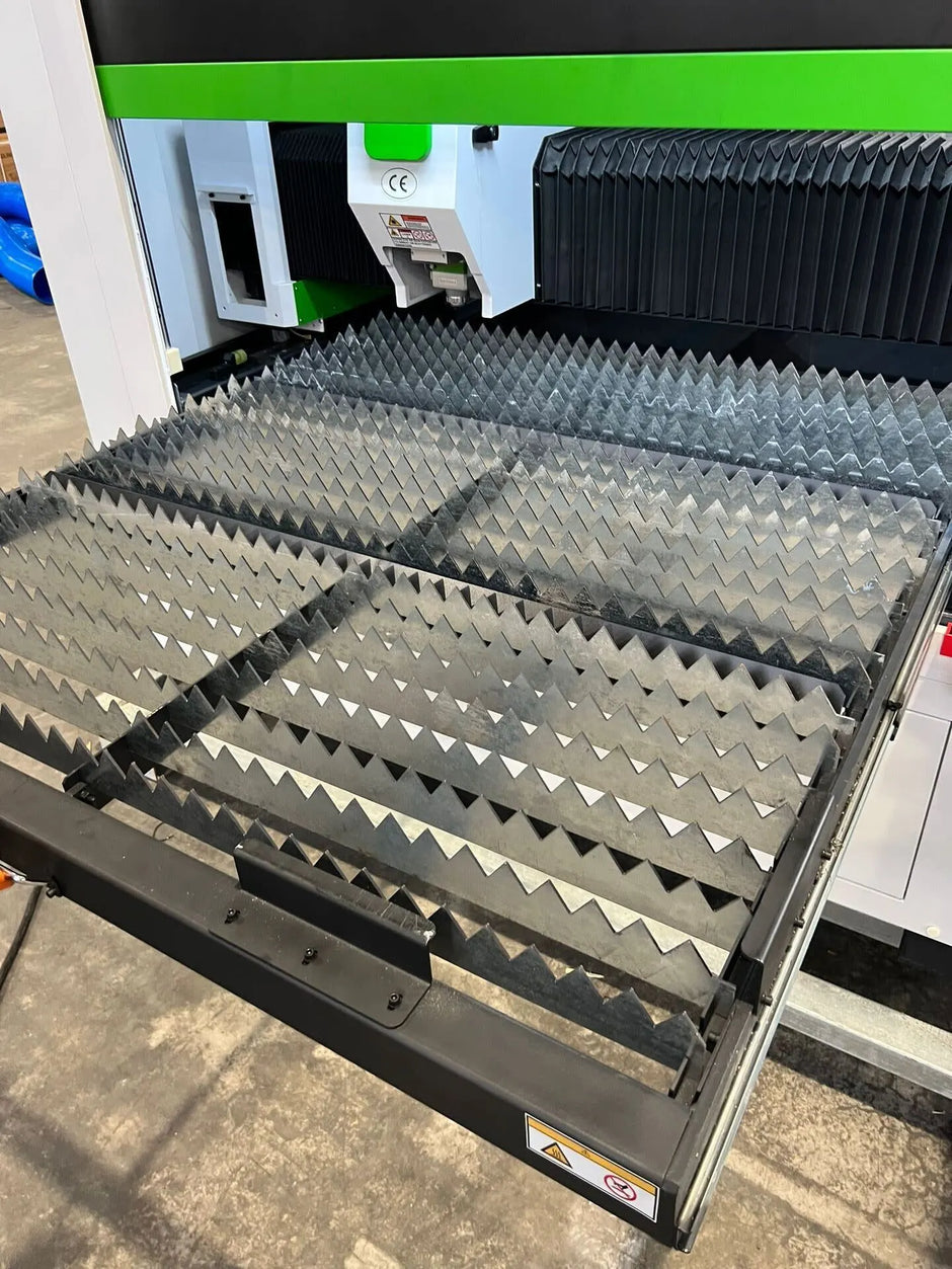 LMM0010 - Taglio Laser CNC 2kW 1300 x 1300 mm