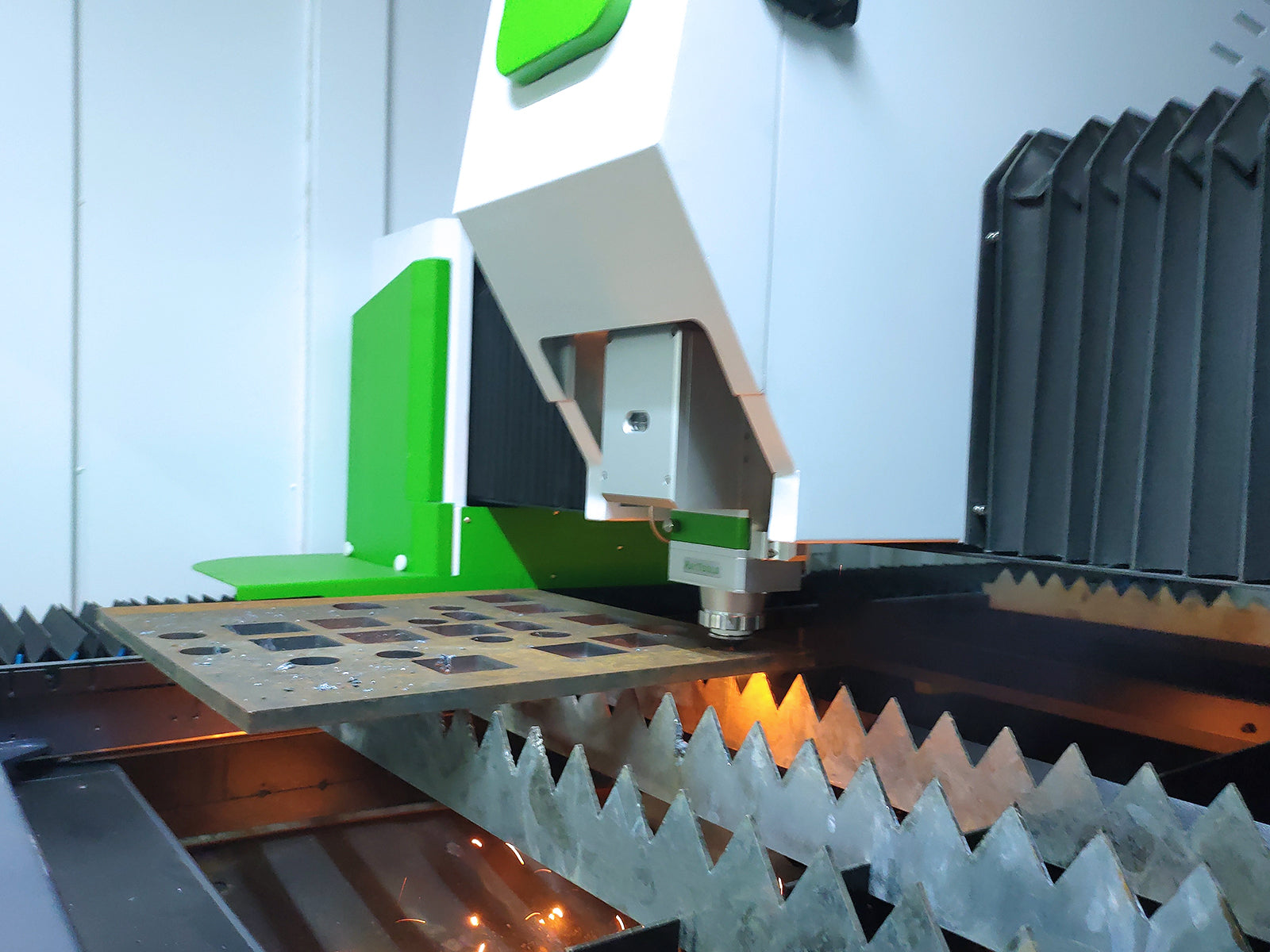 LMM0009 - Taglio Laser CNC 1,5kW 1300 x 1300 mm