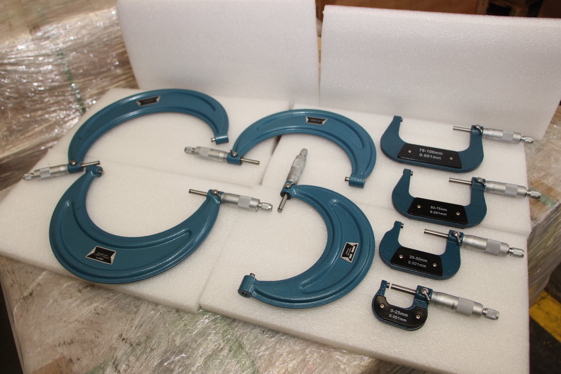 SDM0056 - Set of 8 External Micrometers 0-200 x 0.001mm
