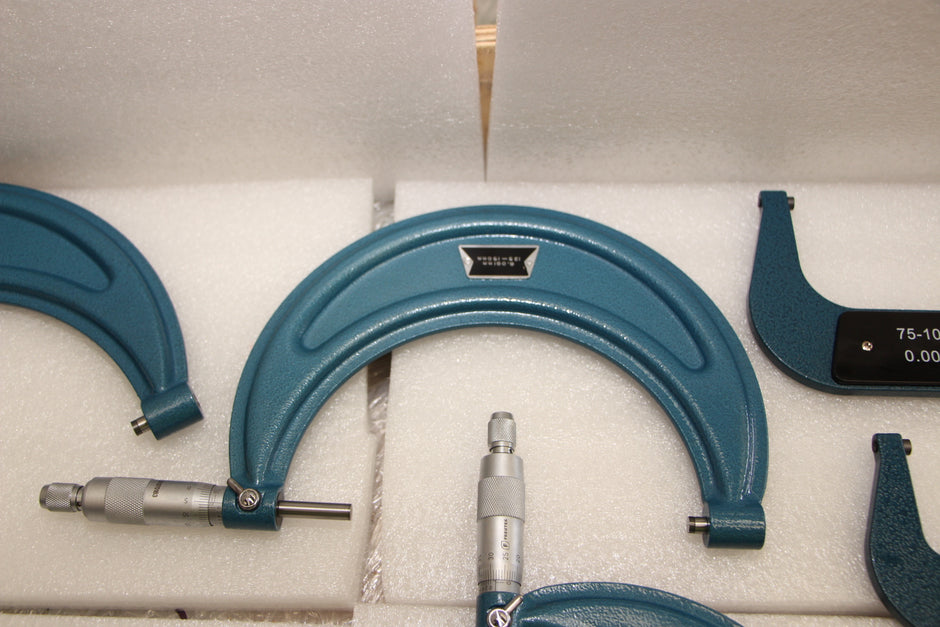 SDM0056 - Set of 8 External Micrometers 0-200 x 0.001mm