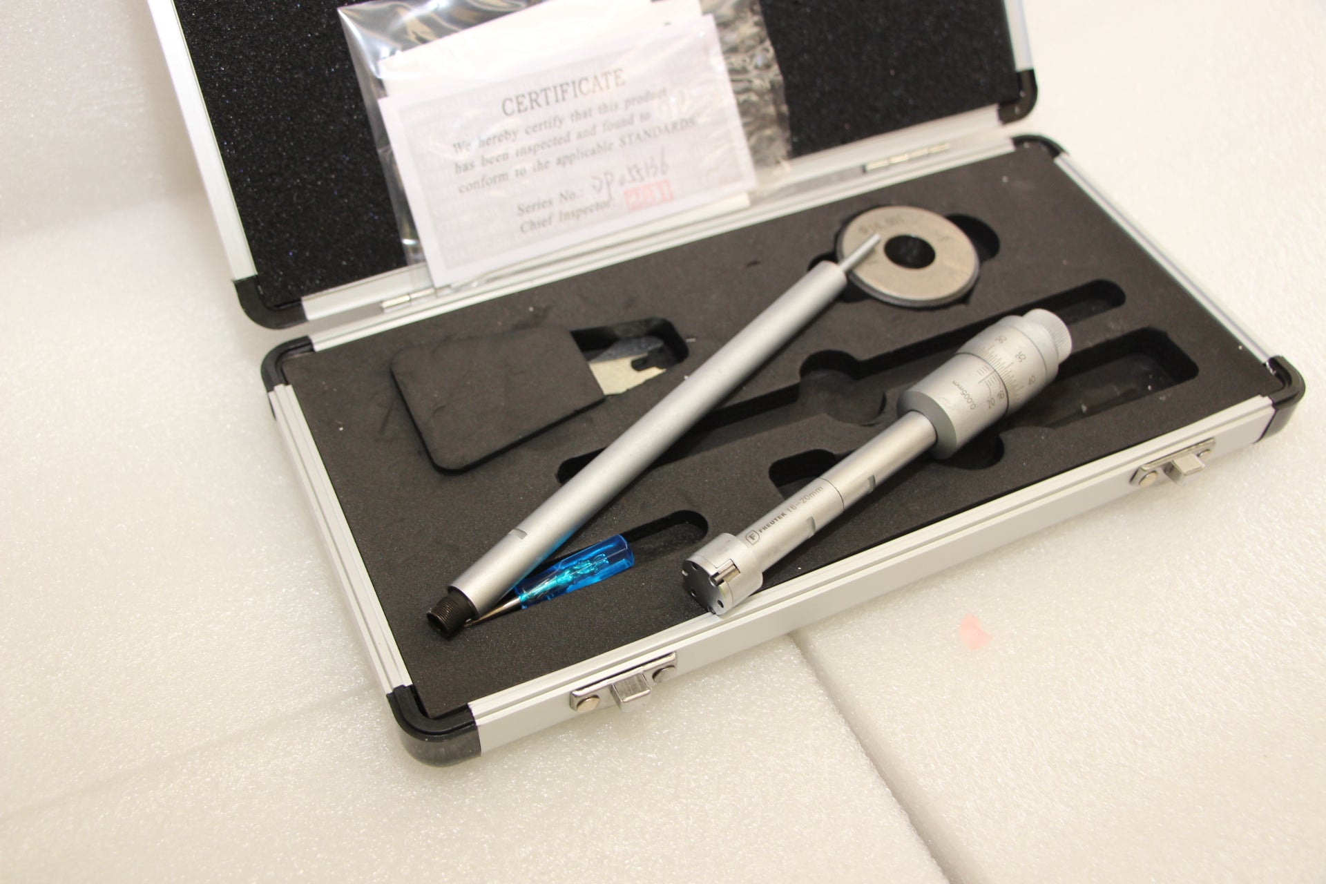 SDM0059 - Micrometro per interni a tre punte 16-20 x 0,05mm