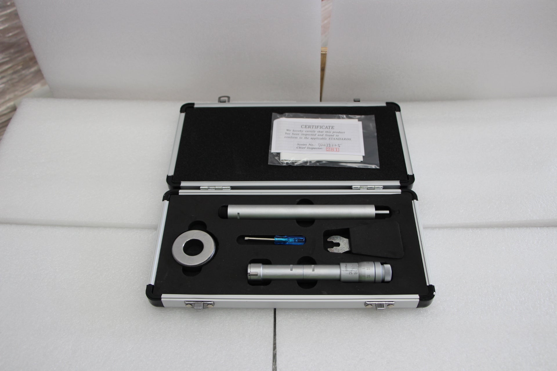 SDM0060 - Three Point Inside Micrometer 20-25 x 0.05mm