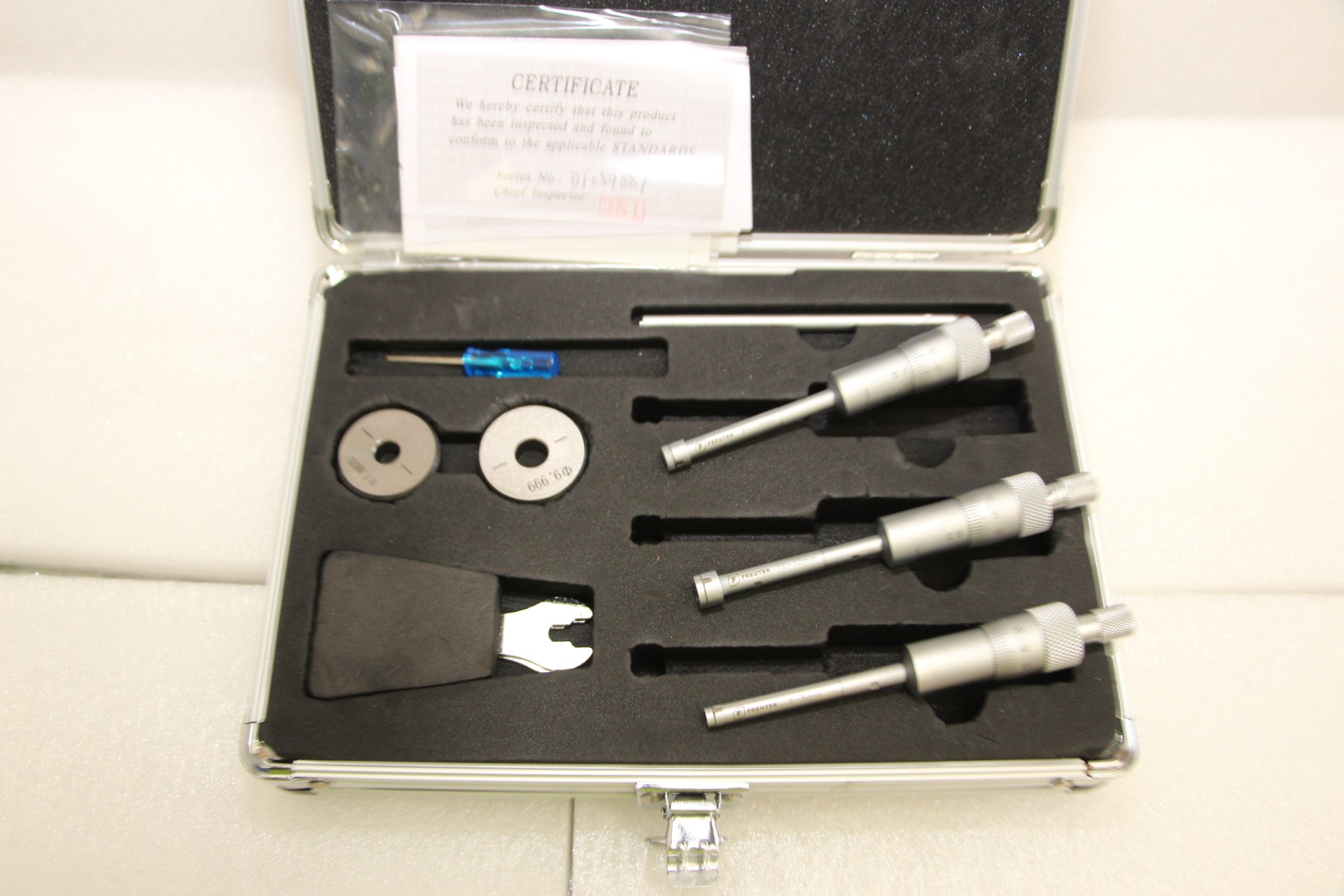 SDM0064 - Set of 3 pcs three-point internal micrometers 6-12 x 0.001mm